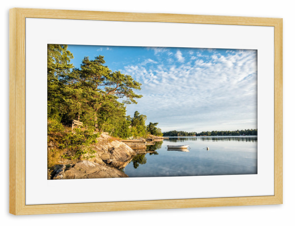 Poster mit Rahmen kiefer "Schärengarten mit Boot" artboxONE - Natur,Reise,Reise / Strand und Meer,Reise / Länder