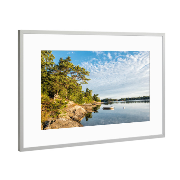 Poster mit Rahmen Silber "Schärengarten mit Boot" artboxONE - Natur,Reise,Reise / Strand und Meer,Reise / Länder