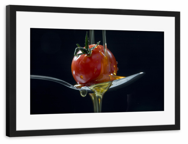Poster mit Rahmen schwarz "Tomate und Olivenöl" artboxONE - Essen & Trinken / Obst & Gemüse