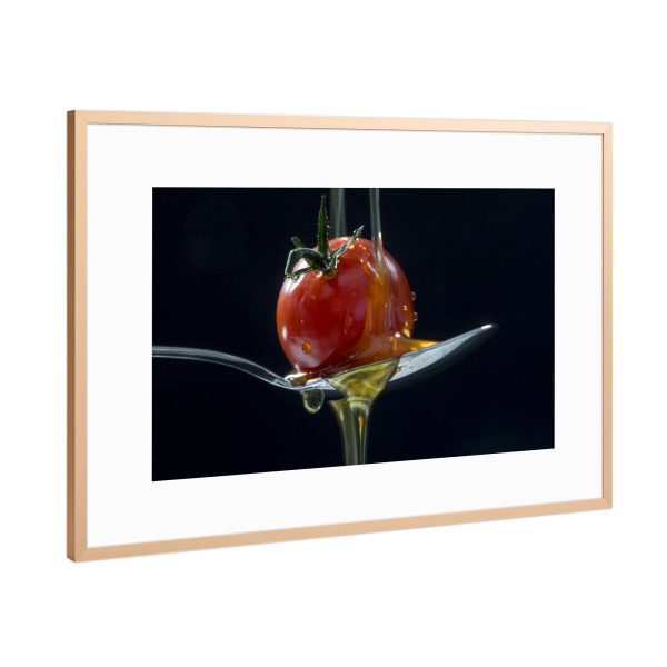 Poster mit Rahmen Kupfer "Tomate und Olivenöl" artboxONE - Essen & Trinken / Obst & Gemüse