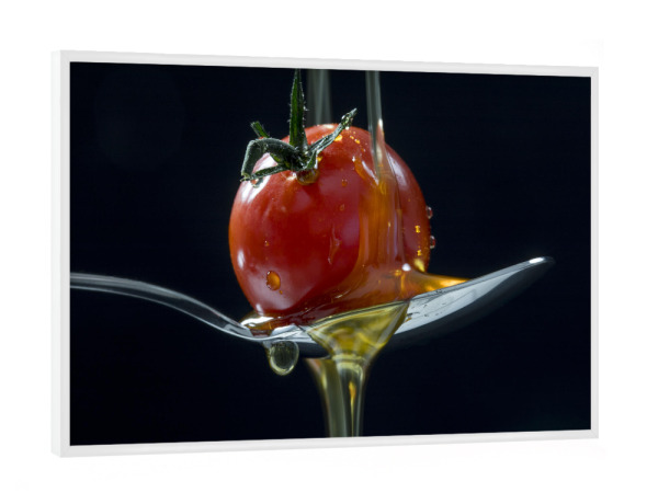 Poster mit weißem Rahmen "Tomate und Olivenöl" artboxONE - Essen & Trinken / Obst & Gemüse
