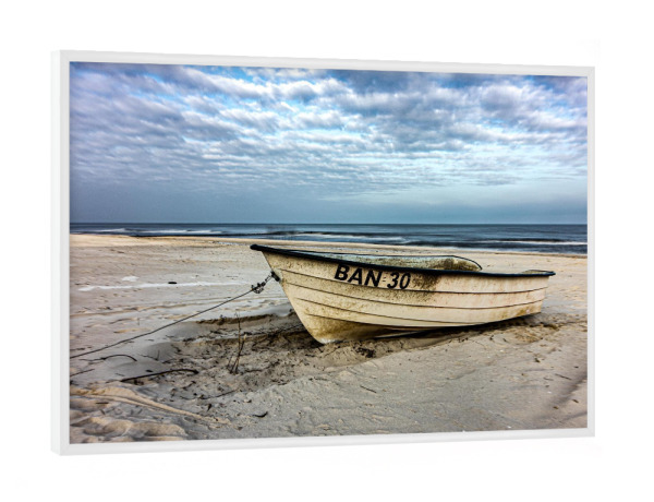 Poster mit weißem Rahmen "Boot am Meer" artboxONE - Natur - Wasser,Meer,Strand,Boot,Landschaft,Ruhe,Beach,Sky,Himmel,Boat