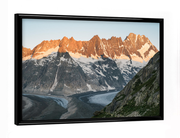 Poster mit schwarzem Rahmen "Lauteraarhorn at dawn" artboxONE - Natur