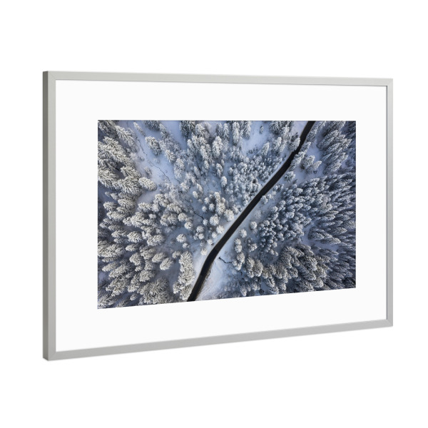 Poster mit Rahmen Silber "Road through winter forest" artboxONE - Natur
