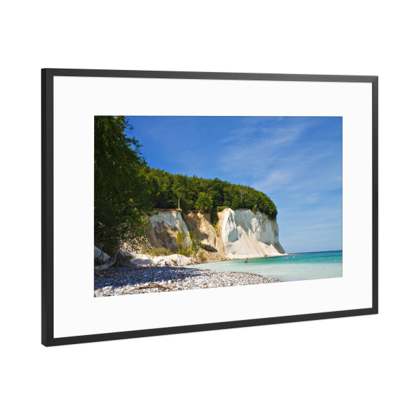 Poster mit Rahmen Schwarz (Metallic) "Kreidefelsen und Bäume" artboxONE - Natur,Reise,Reise / Strand und Meer