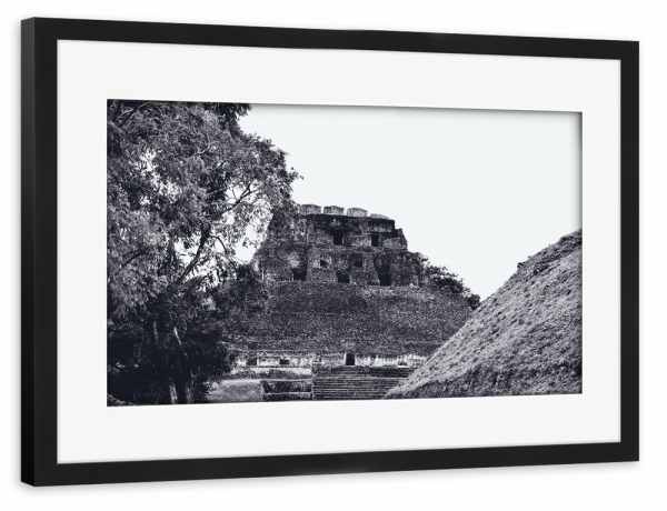 Poster mit Rahmen schwarz "Xunantunich Ruins, Belize" artboxONE - Reise,Schwarzweiß,Architektur,Reise / Länder