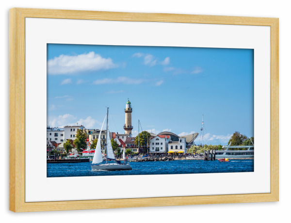 Poster mit Rahmen kiefer "Leuchtturm Warnemünde" artboxONE - Reise,Architektur,Reise / Strand und Meer