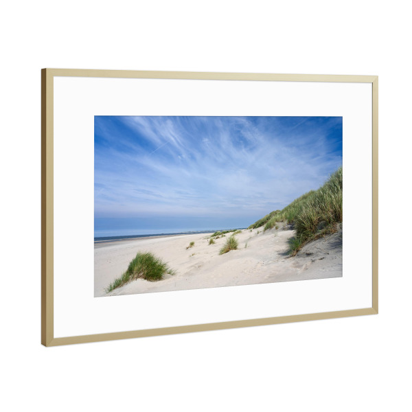 Poster mit Rahmen Gold "Weiter Sandstrand auf Baltrum" artboxONE - Natur,Reise / Strand und Meer
