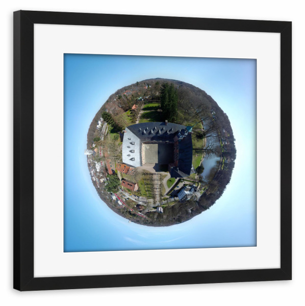 Poster mit Rahmen schwarz "Reinbeker Schloss - Schlosshof" artboxONE - Städte,Natur,Reise,Architektur,Reise / Länder