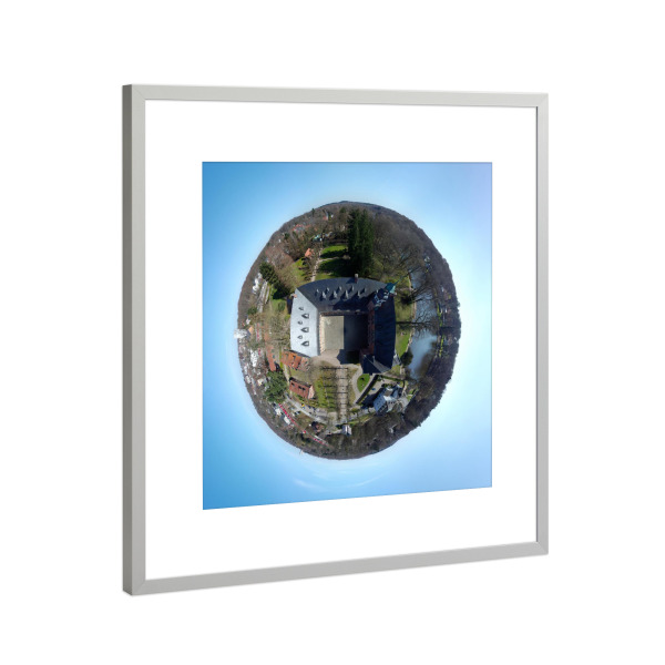 Poster mit Rahmen Silber "Reinbeker Schloss - Schlosshof" artboxONE - Städte,Natur,Reise,Architektur,Reise / Länder