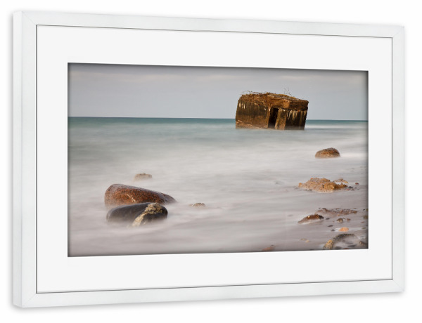 Poster mit Rahmen weiß "Bunker bei Wustrow" artboxONE - Natur,Reise,Architektur,Reise / Strand und Meer
