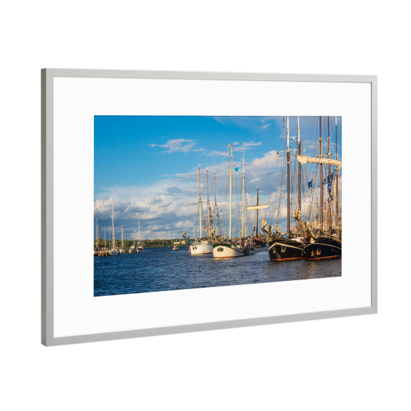 Poster mit Rahmen Silber "Windjammer in Rostock" artboxONE - Reise,Städte / Weitere