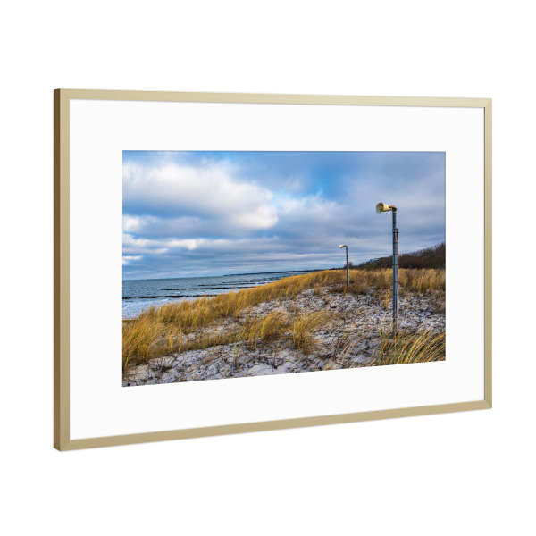 Poster mit Rahmen Gold "Lautsprecher am Strand" artboxONE - Natur,Reise,Reise / Strand und Meer