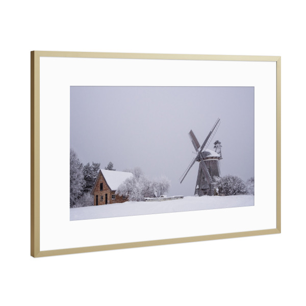 Poster mit Rahmen Gold "Windmühle in Benz im Winter" artboxONE - Natur,Reise,Architektur