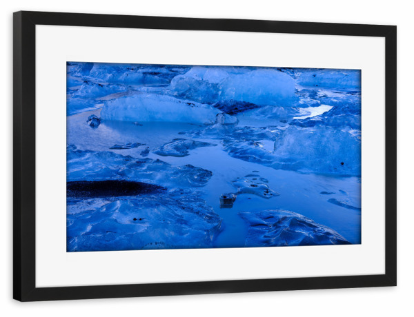 Poster mit Rahmen schwarz "Deep blue ice blocks" artboxONE - Natur,Abstrakt