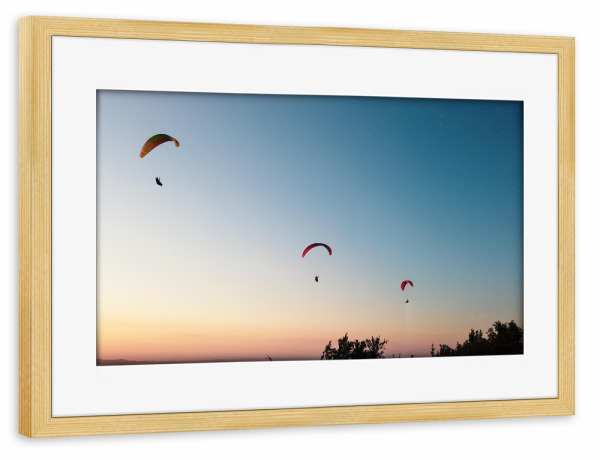 Poster mit Rahmen kiefer "Paragliding" artboxONE - Sport - Paragliding,Sport,Sky,Himmel,Sonnenuntergang,Sunset,Fly,Fliegen