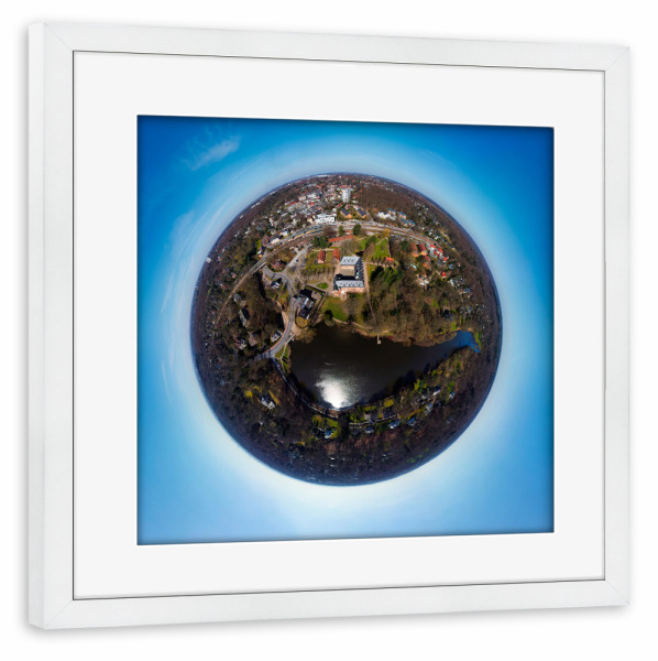 Poster mit Rahmen weiß "Planet Reinbeker Schloss-Südseite" artboxONE - Städte,Natur,Reise,Architektur,Reise / Länder