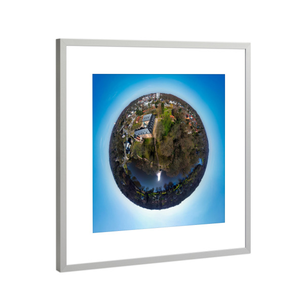 Poster mit Rahmen Silber "Reinbeker Schloss mit Park" artboxONE - Städte,Natur,Reise,Architektur,Reise / Länder