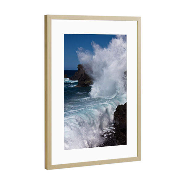 Poster mit Rahmen Gold "Brandung an der Küste Lanzarote" artboxONE - Natur,Reise,Reise / Strand und Meer,Reise / Länder