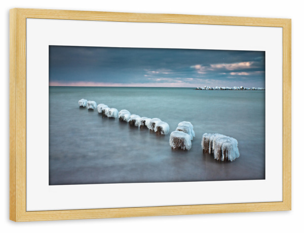 Poster mit Rahmen kiefer "Vereiste Buhne in Wustrow" artboxONE - Natur,Reise,Reise / Strand und Meer
