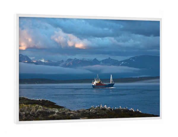 Poster mit weißem Rahmen "Kutter am Fjord" artboxONE - Natur,Reise,Reise / Strand und Meer,Reise / Länder