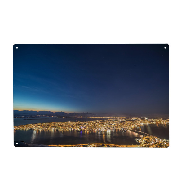 Holzbild "Tromso Blue Hour" artboxONE - Städte - Tromsö,Norwegen,Skandinavien,Arktis,Langzeitbelichtung,Blaue stunde,Nachthimmel,Brücke,Stadtlichter