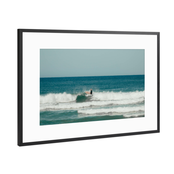 Poster mit Rahmen Schwarz (Metallic) "Catch the wave" artboxONE - Natur,Reise / Strand und Meer