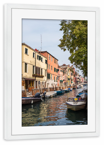 Poster mit Rahmen weiß "Kanal, Boote und Häuser" artboxONE - Reise,Architektur,Städte / Venedig,Reise / Länder