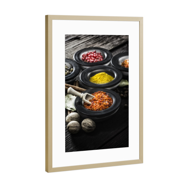 Poster mit Rahmen Gold "Variation von Gewürzen" artboxONE - Essen & Trinken