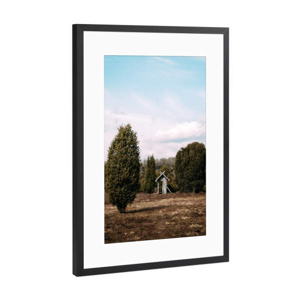 Poster mit Rahmen Schwarz (Metallic) "Hütte in der Lüneburger Heide" artboxONE - Natur,Reise,Reise / Länder