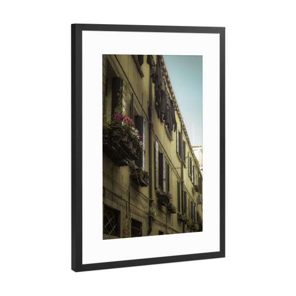 Poster mit Rahmen Schwarz (Metallic) "Windows from Tuscany" artboxONE - Städte,Reise,Architektur