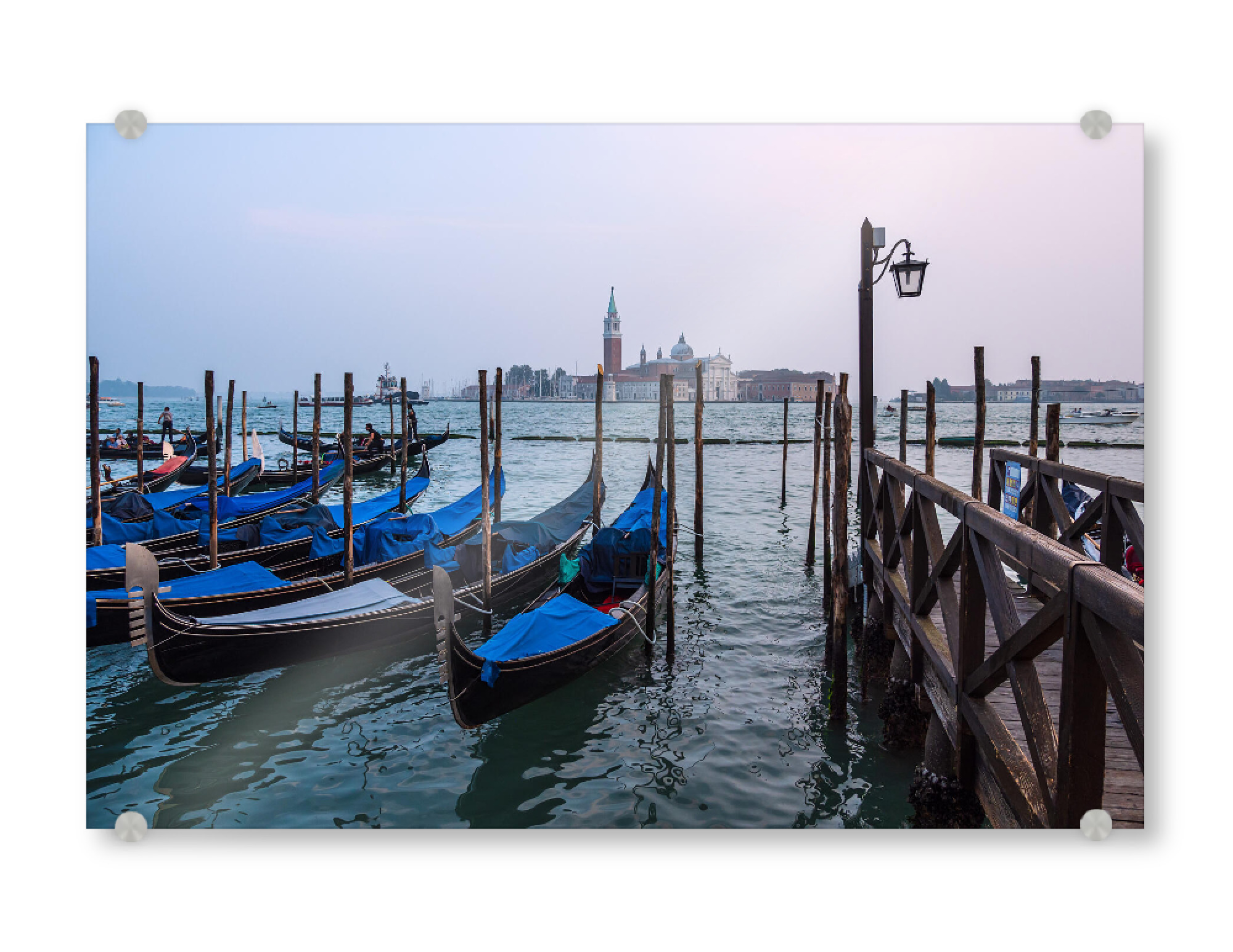 Acrylglasbild "Gondeln, Steg und Laterne" artboxONE - Reise,Architektur,Städte / Venedig,Reise / Länder