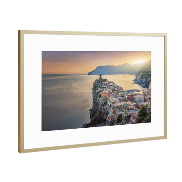 Poster mit Rahmen Gold "Evening in Vernazza" artboxONE - Städte,Reise,Architektur,Reise / Länder,Städte / Weitere