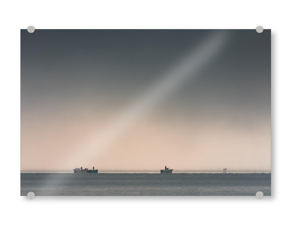 Acrylglasbild "New day, new luck" artboxONE - Natur,Menschen - Fischerboote,Fischer,Angler,Bodensee,Nebel,Sonnenaufgang,Fischen,Angeln