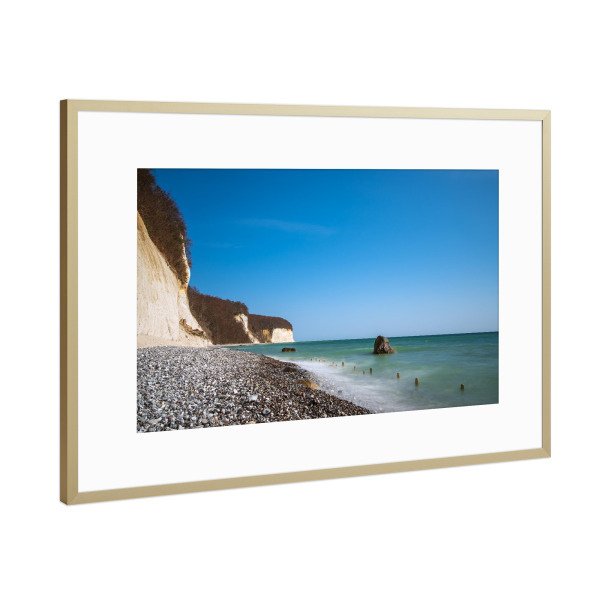 Poster mit Rahmen Gold "Buhne, Steine und Kreidefelsen" artboxONE - Natur,Reise,Reise / Strand und Meer