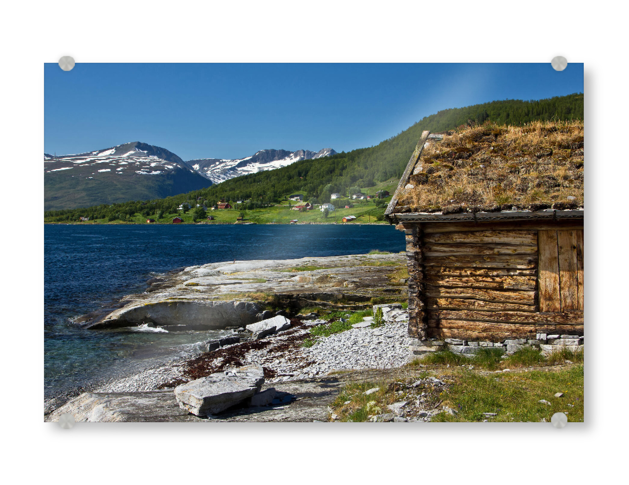 Acrylglasbild "Holzhütte am Fjord" artboxONE - Natur,Reise,Architektur,Reise / Strand und Meer,Reise / Länder