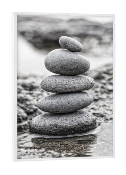 Poster mit weißem Rahmen "Steinturm an der Felsenküste" artboxONE - Schwarzweiß,Reise / Strand und Meer