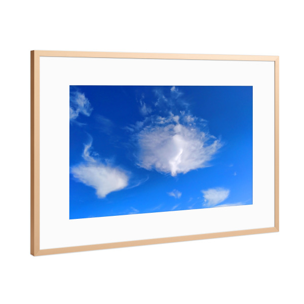 Poster mit Rahmen Kupfer "Geheimnisvolle Wolken" artboxONE - Natur,Reise - Himmel,Wolke,Blau,Weiss,Geheimnis,Ufo,Schleier,Soft,Weich,Fliegen,Sky