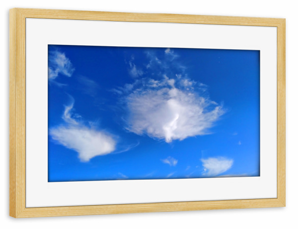 Poster mit Rahmen kiefer "Geheimnisvolle Wolken" artboxONE - Natur,Reise - Himmel,Wolke,Blau,Weiss,Geheimnis,Ufo,Schleier,Soft,Weich,Fliegen,Sky