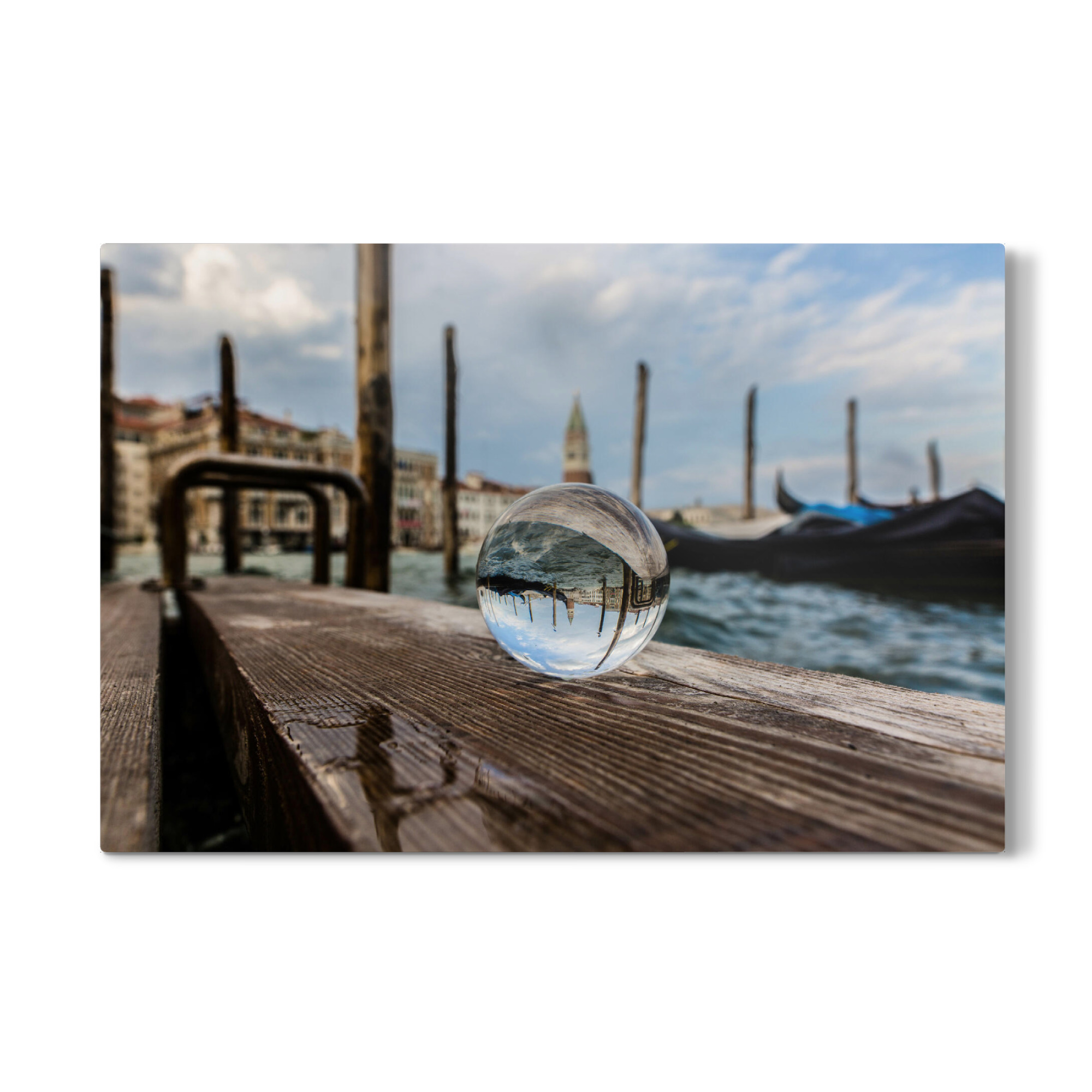 Galerie-Print "Eine Glaskugel in Venedig" 30x20 cm artboxONE