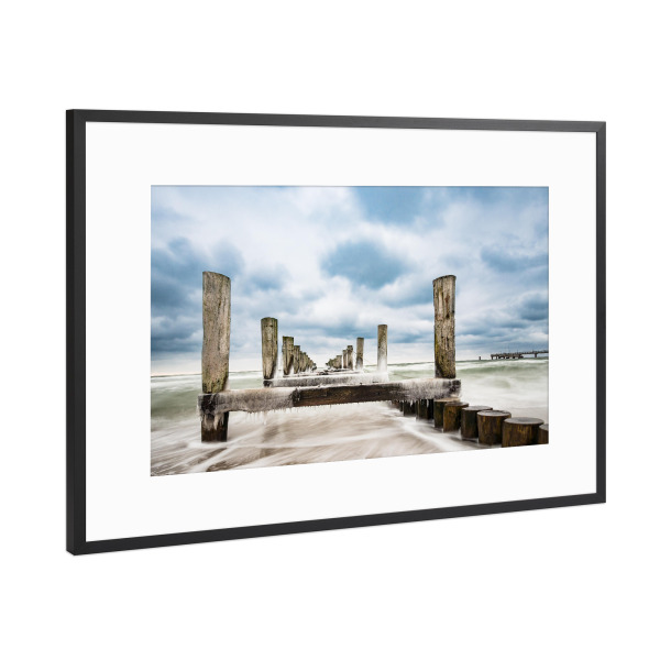 Poster mit Rahmen Schwarz (Metallic) "Buhne, Seebrücke, Zingst" artboxONE - Natur,Reise,Architektur,Reise / Strand und Meer