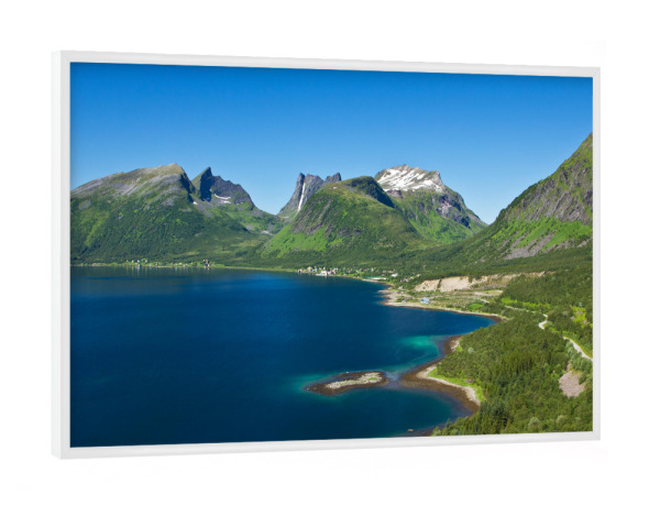 Poster mit weißem Rahmen "Bergsfjord auf Senja" artboxONE - Natur,Reise,Reise / Strand und Meer,Reise / Länder