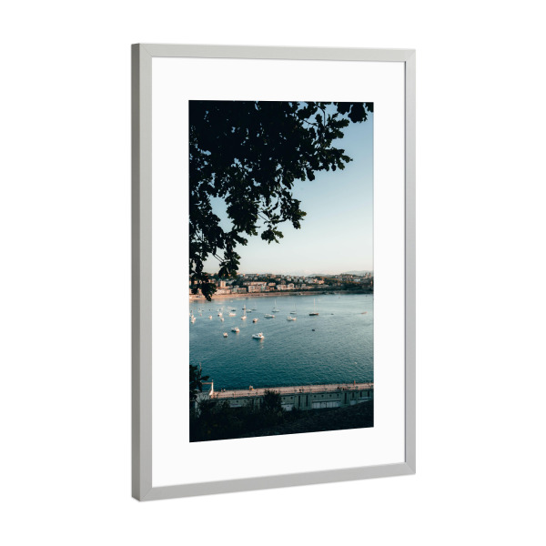 Poster mit Rahmen Silber "Hafen von San Sebastian" artboxONE - Städte,Natur,Reise