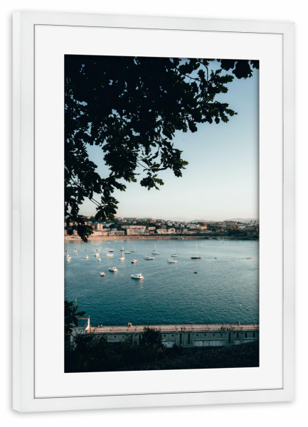 Poster mit Rahmen weiß "Hafen von San Sebastian" artboxONE - Städte,Natur,Reise