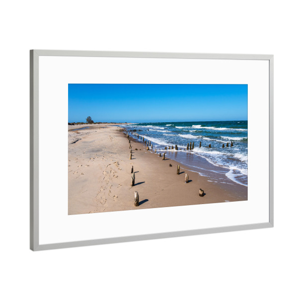 Poster mit Rahmen Silber "Strand, Buhnen und Wellen" artboxONE - Natur,Reise,Reise / Strand und Meer