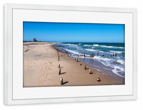 Poster mit Rahmen weiß "Strand, Buhnen und Wellen" artboxONE - Natur,Reise,Reise / Strand und Meer