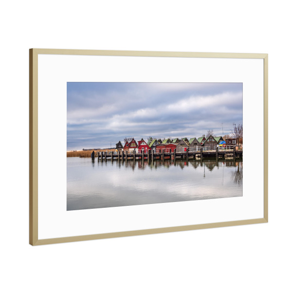 Poster mit Rahmen Gold "Bootshaus am Bodden" artboxONE - Natur,Reise,Architektur