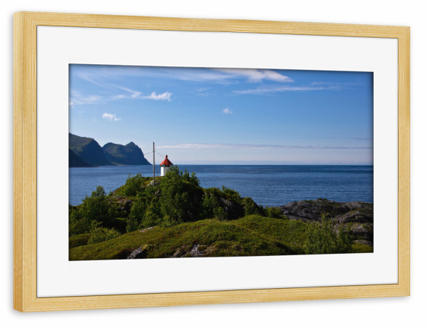 Poster mit Rahmen kiefer "Leuchtturm Insel Husøy, Norwegen" artboxONE - Natur,Reise,Reise / Strand und Meer,Reise / Länder