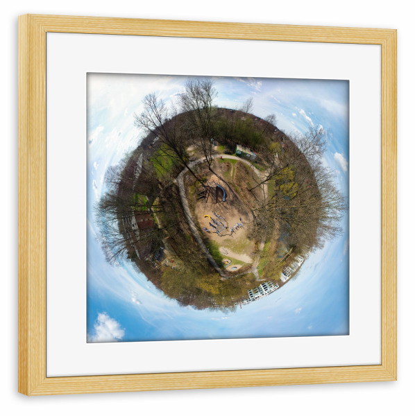 Poster mit Rahmen kiefer "HH Kletterrutsche auf Spielplatz" artboxONE - Städte,Städte / Hamburg,Natur,Reise