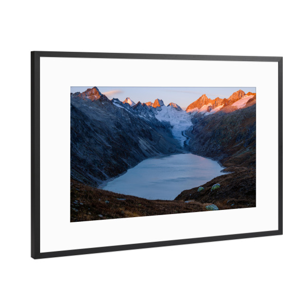 Poster mit Rahmen Schwarz (Metallic) "Grimsel Oberaar sunrise at dawn" artboxONE - Natur
